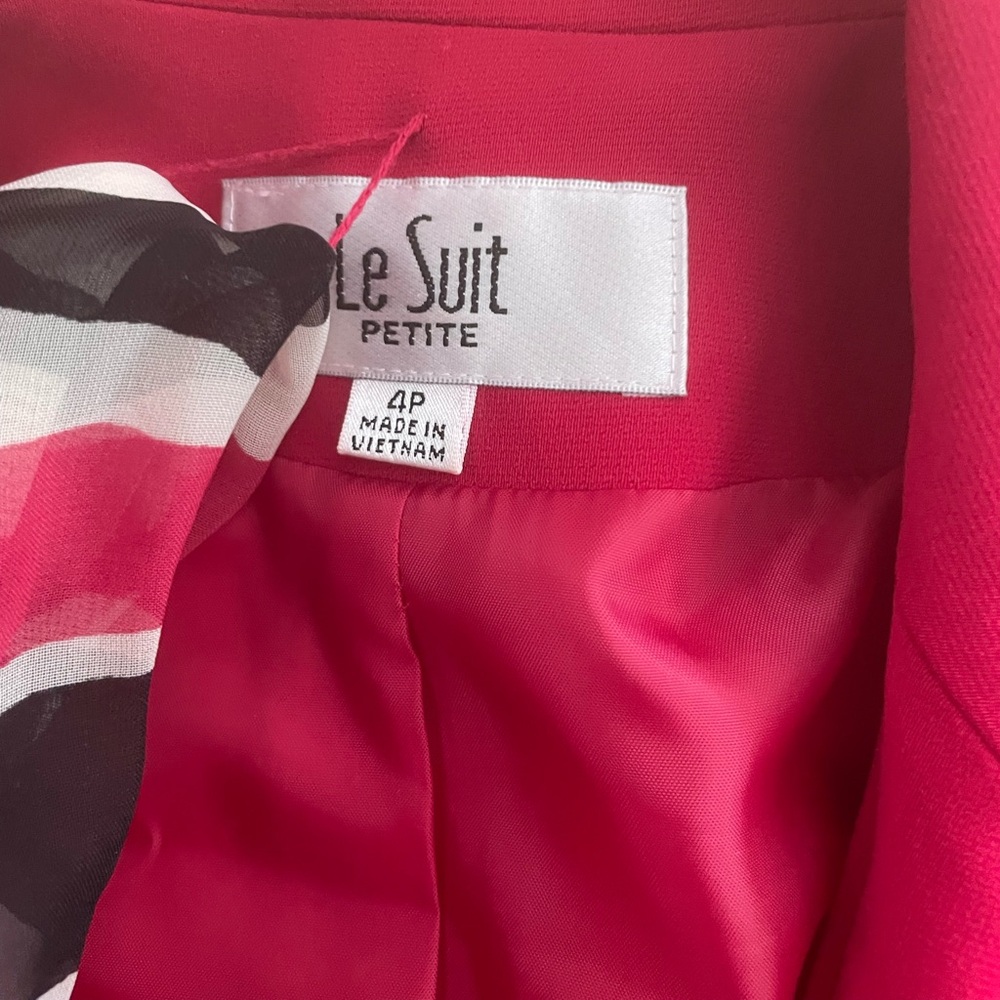 LE suit
